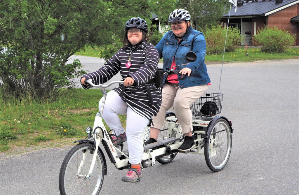 Kahden istuttava kolmipyörä testissä.